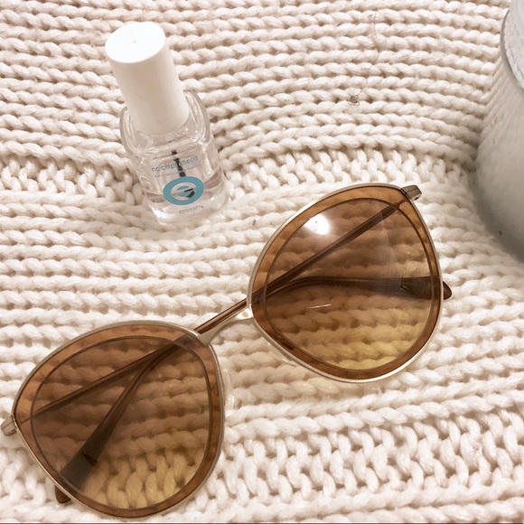 Oliver People’s Gwynne Sunglasses - Picture 2 of 4